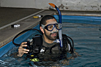 Marc gets used to the pool Learn-Scuba