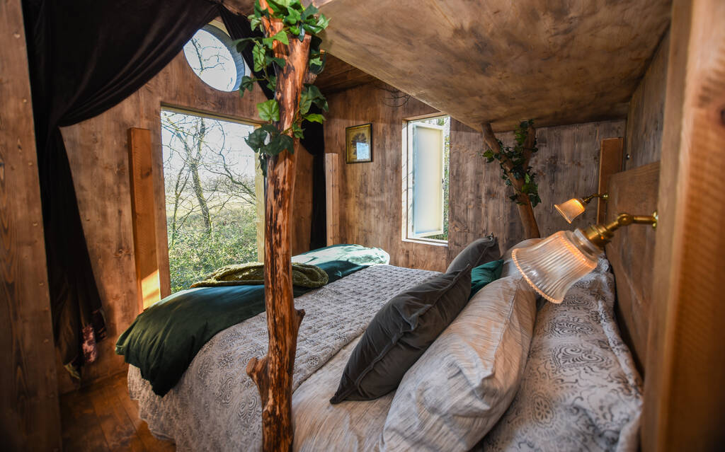 faraway-treehouse-interior