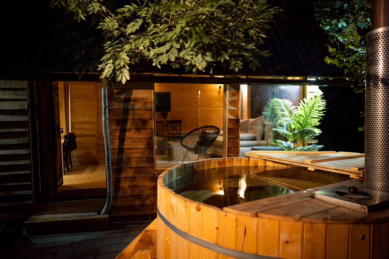 treehouse-hot-tub