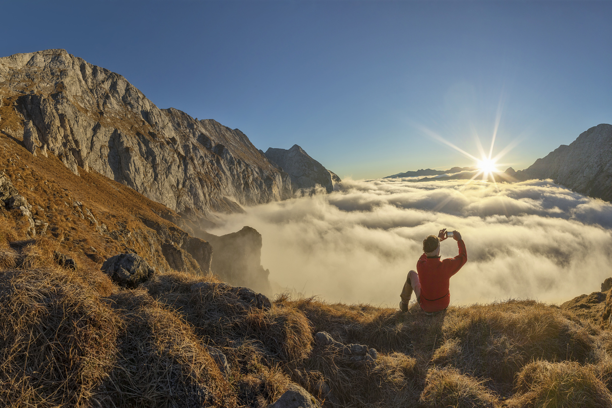 hiker-photo-above-clouds