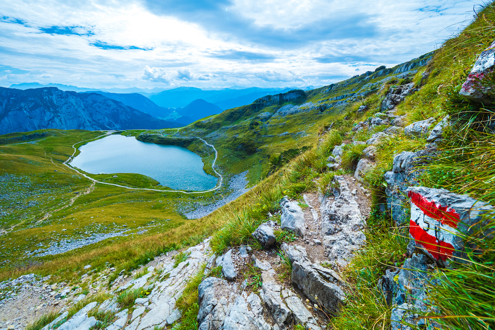 trail-marker-lake-austria