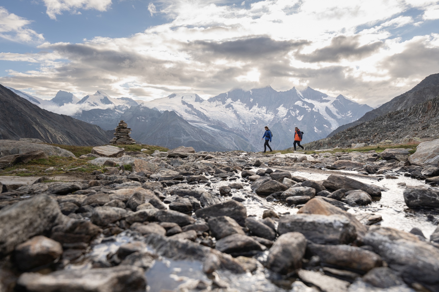 hiking-saastal-switzerland