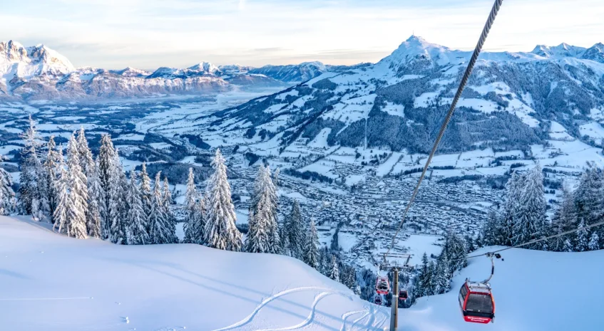 kitzbuhel hahnenkamm winter gondel credit kitzbuhel tourism