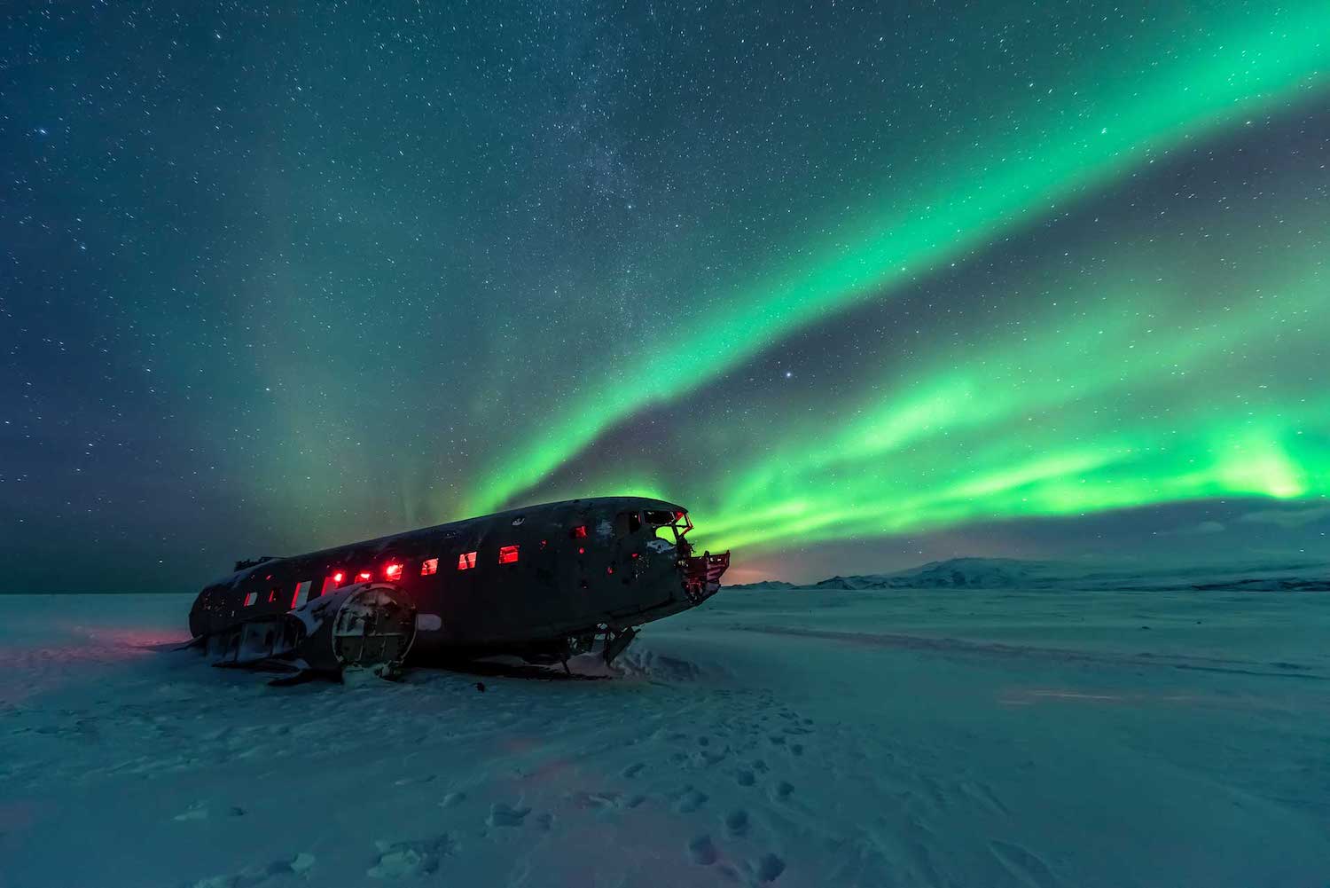 northern-lights-plane-wreck-iceland