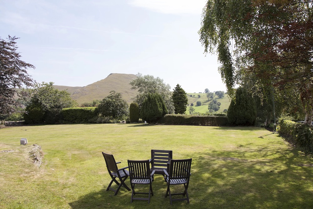 izazk-walton-hotel-garden-peak-district