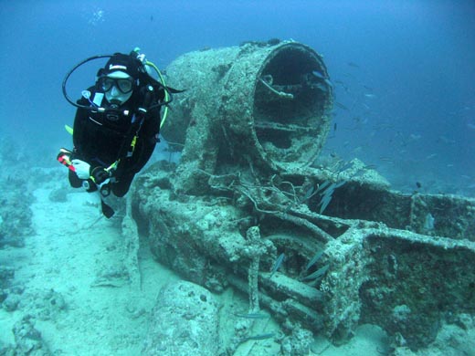 Jo dives on the wreck of the Thistlegorm, Egypt Jo dives on the wreck of the Thistlegorm Egypt